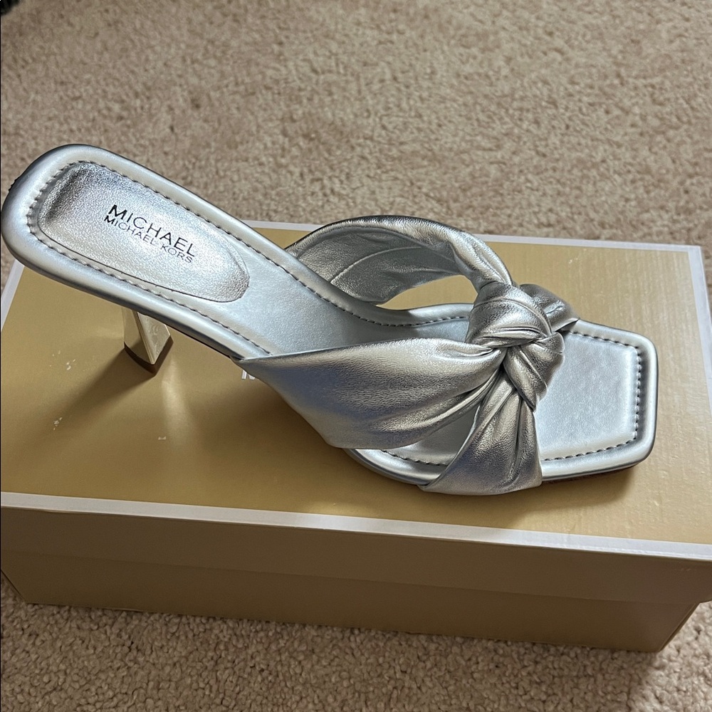 MICHAEL MICHAEL KORS ELENA METALLIC LEATHER SANDAL - Picture 2 of 10